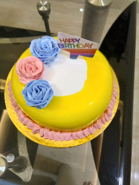 Pineapple Flavoured Cake Designs, Images, Price Near Me